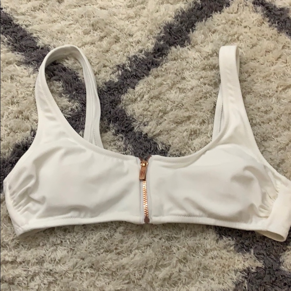 NEVER WORN bikini top